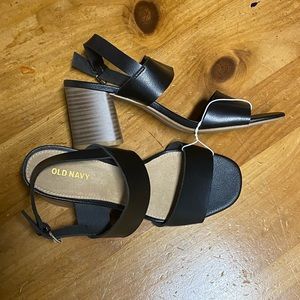 NWOT Old Navy 2 Strap Block Heel size 7